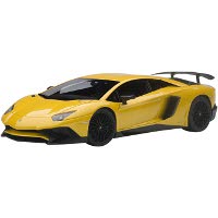 1:18 ランボルギーニ アヴェンタドール LP750-4 SV メタリック イエロー