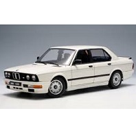 1/18 BMW M535i 1985 アルピンホワイト 75161